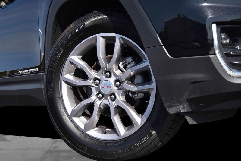 GMC Terrain Vehicle Full-screen Gallery Image 3