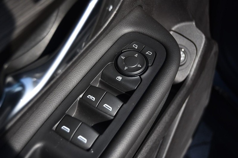 GMC Terrain Vehicle Full-screen Gallery Image 8