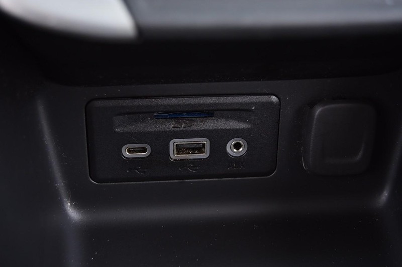 GMC Terrain Vehicle Full-screen Gallery Image 17