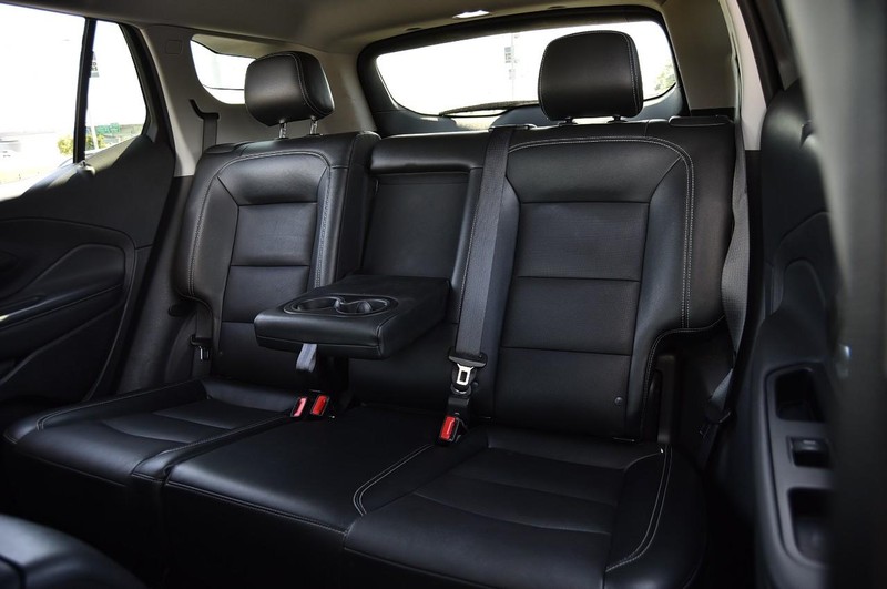 GMC Terrain Vehicle Full-screen Gallery Image 23