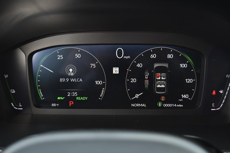 Honda CR-V Hybrid Vehicle Full-screen Gallery Image 11