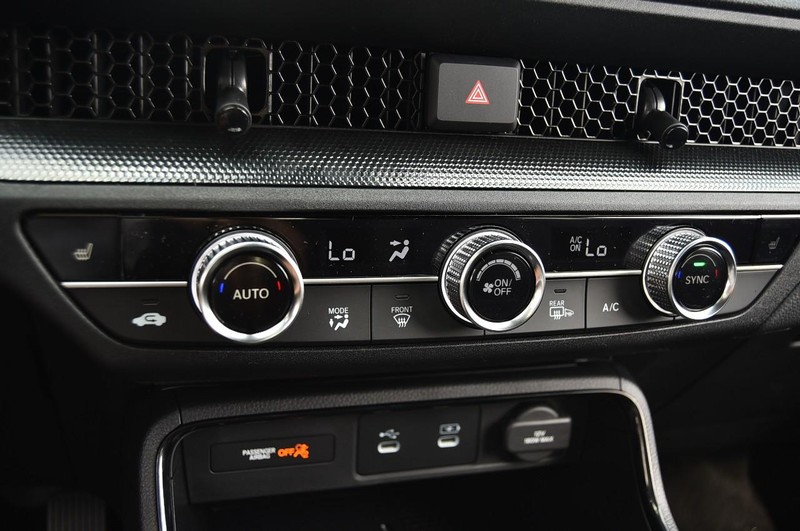 Honda CR-V Hybrid Vehicle Full-screen Gallery Image 16