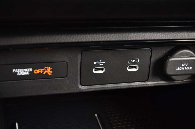 Honda CR-V Hybrid Vehicle Full-screen Gallery Image 17