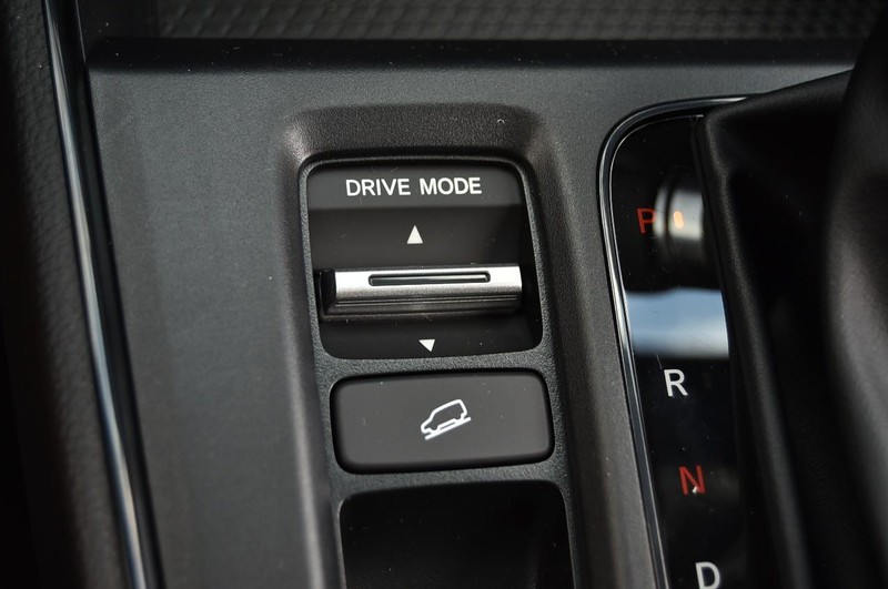 Honda CR-V Hybrid Vehicle Full-screen Gallery Image 19