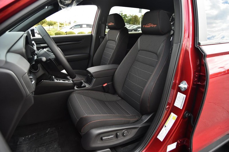 Honda CR-V Hybrid Vehicle Full-screen Gallery Image 22