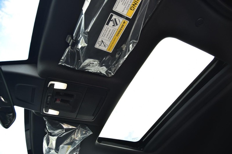 Honda CR-V Hybrid Vehicle Full-screen Gallery Image 24