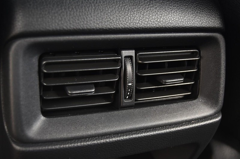 Honda CR-V Hybrid Vehicle Full-screen Gallery Image 26