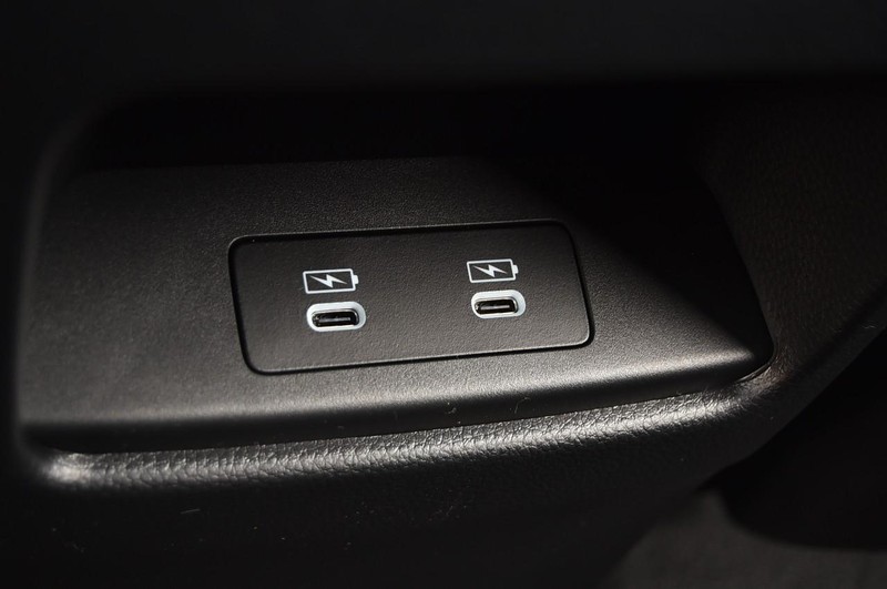 Honda CR-V Hybrid Vehicle Full-screen Gallery Image 27