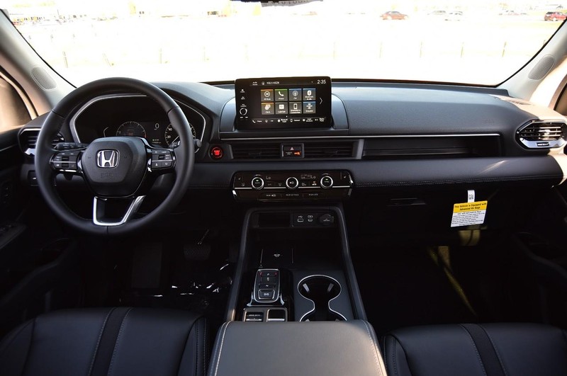 Honda Pilot Vehicle Full-screen Gallery Image 7