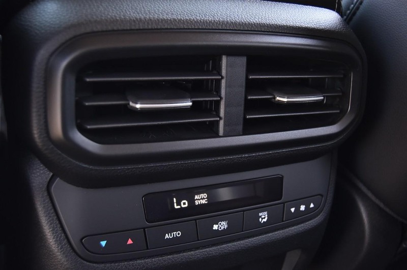 Honda Pilot Vehicle Full-screen Gallery Image 25