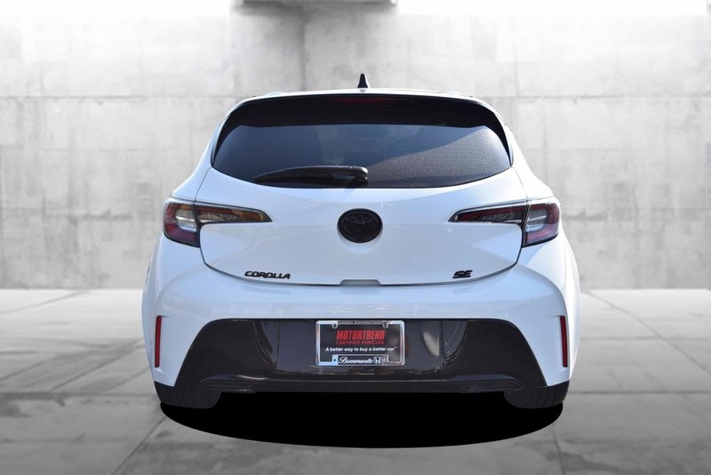 Toyota Corolla Hatchback Vehicle Full-screen Gallery Image 6