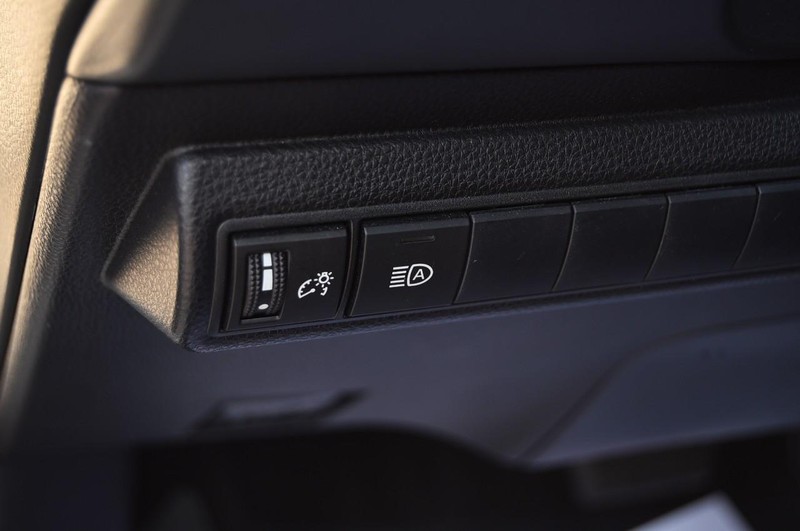 Toyota Corolla Hatchback Vehicle Full-screen Gallery Image 9