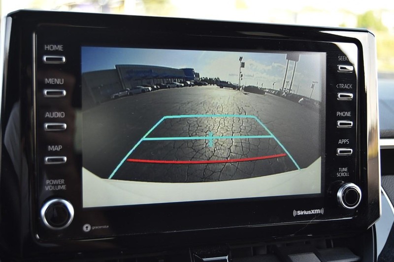 Toyota Corolla Hatchback Vehicle Full-screen Gallery Image 11