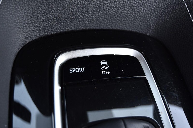 Toyota Corolla Hatchback Vehicle Full-screen Gallery Image 14