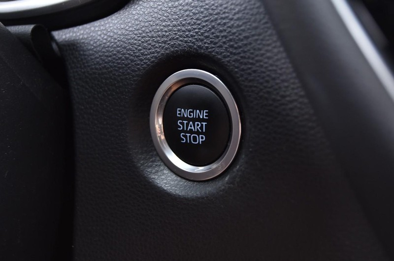 Toyota Corolla Hatchback Vehicle Full-screen Gallery Image 15