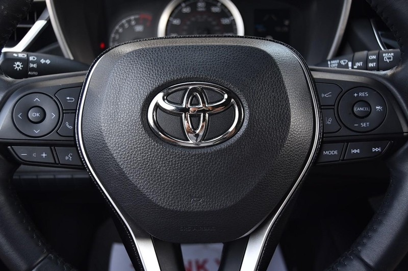 Toyota Corolla Hatchback Vehicle Full-screen Gallery Image 16