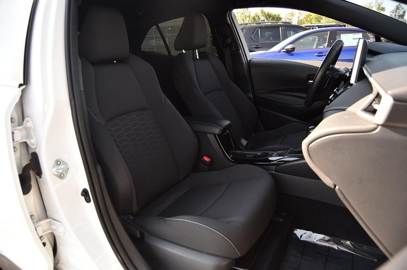 Toyota Corolla Hatchback Vehicle Full-screen Gallery Image 18