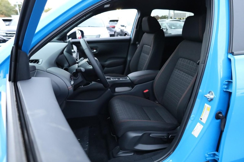 Honda HR-V Vehicle Full-screen Gallery Image 8