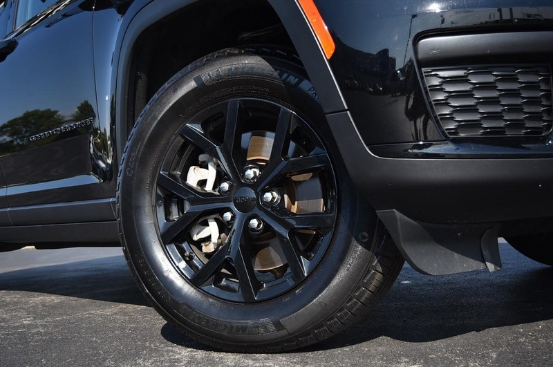 Jeep Grand Cherokee L Vehicle Image 03