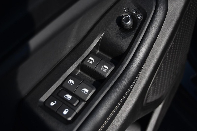 Jeep Grand Cherokee L Vehicle Image 08