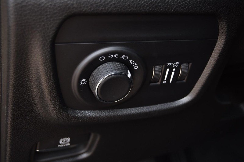 Jeep Grand Cherokee L Vehicle Image 11