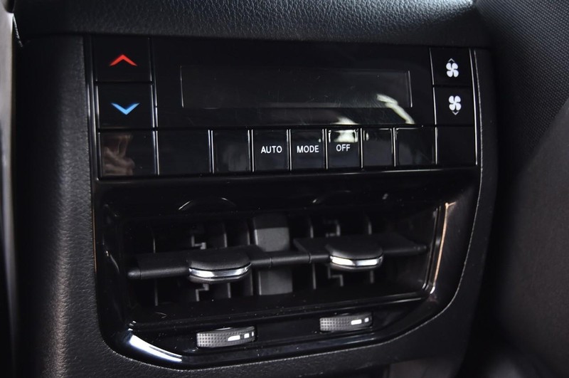 Jeep Grand Cherokee L Vehicle Image 24