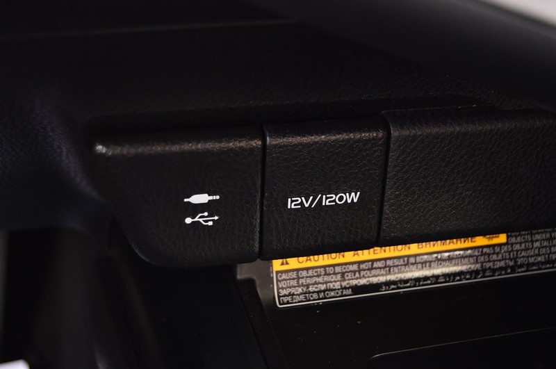 Toyota Camry Vehicle Image 14
