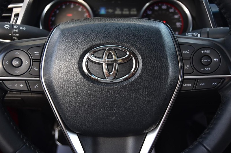 Toyota Camry Vehicle Image 18