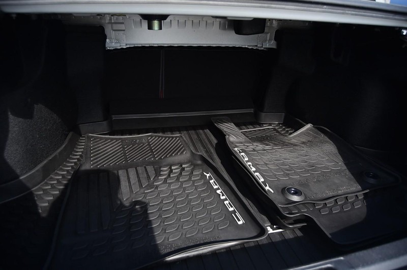 Toyota Camry Vehicle Image 24