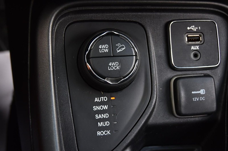 Jeep Compass Vehicle Image 14