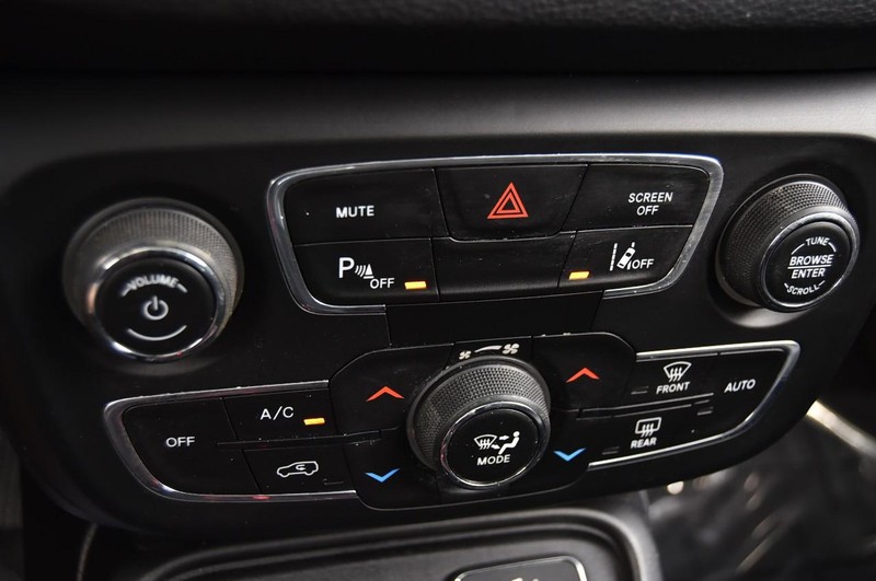 Jeep Compass Vehicle Image 16