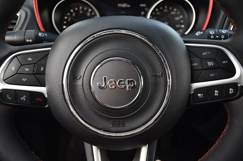 Jeep Compass Vehicle Image 18
