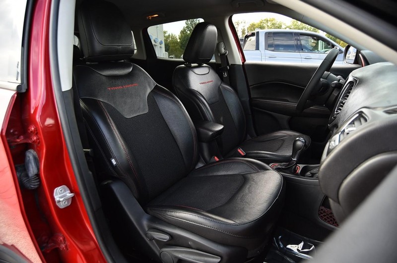 Jeep Compass Vehicle Image 20