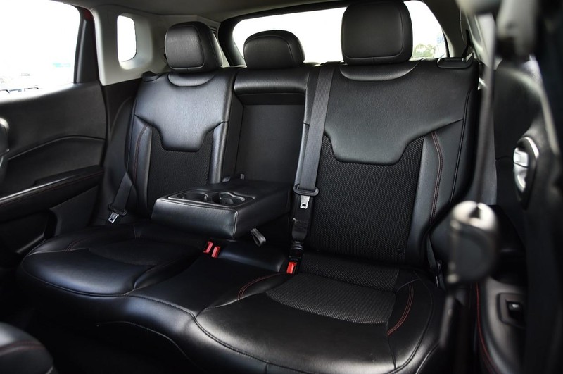 Jeep Compass Vehicle Image 21