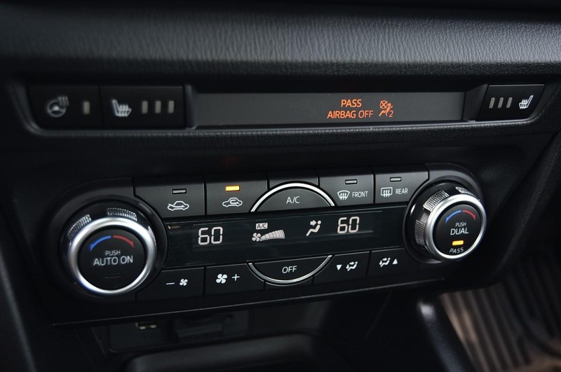Mazda MAZDA3 4-Door Vehicle Image 15