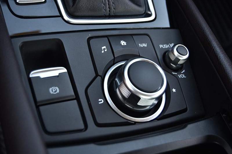 Mazda MAZDA3 4-Door Vehicle Image 18