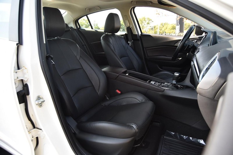 Mazda MAZDA3 4-Door Vehicle Image 22