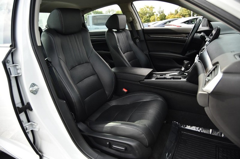 Honda Accord Sedan Vehicle Image 24