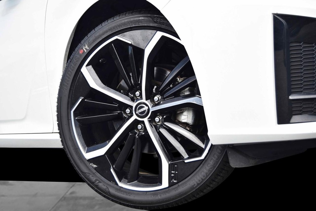 Nissan Altima Vehicle Image 03