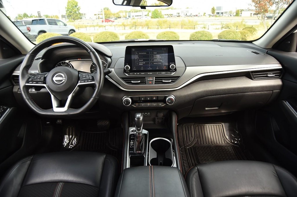 Nissan Altima Vehicle Image 07