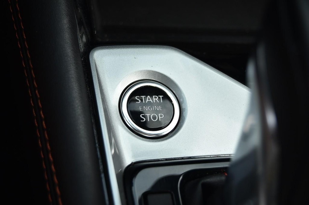 Nissan Altima Vehicle Image 16