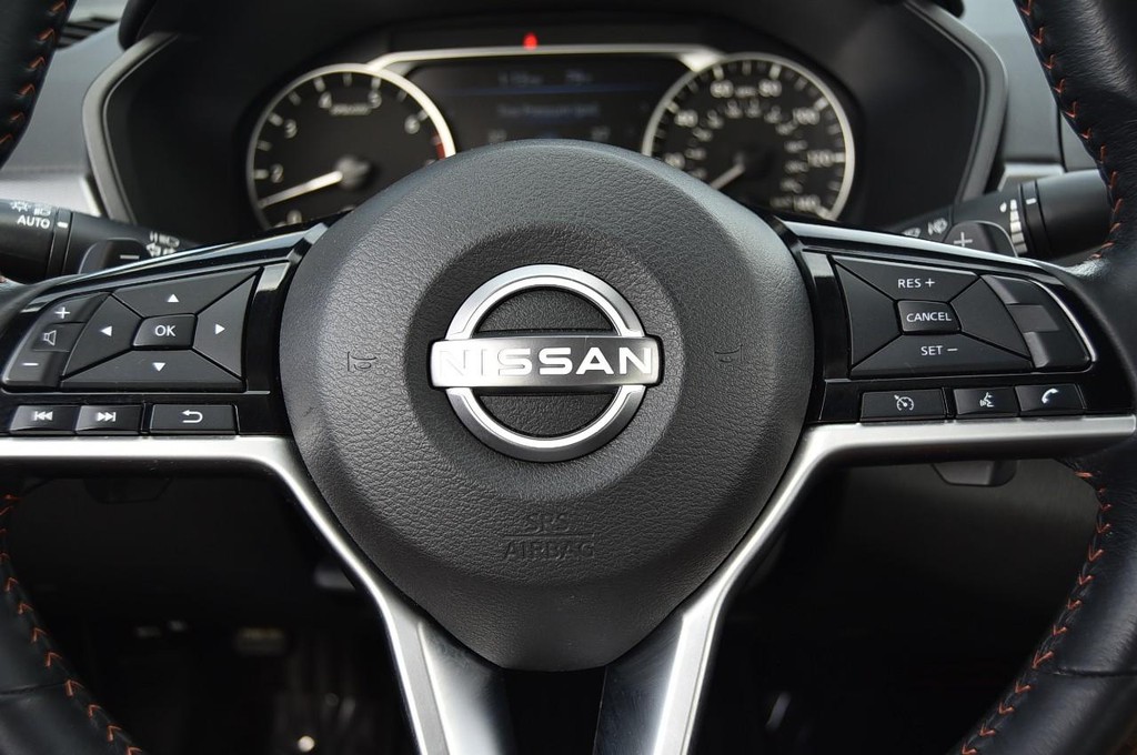 Nissan Altima Vehicle Image 17