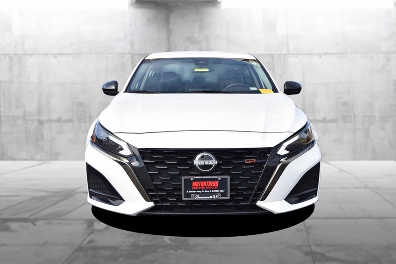 Nissan Altima Vehicle Image 04