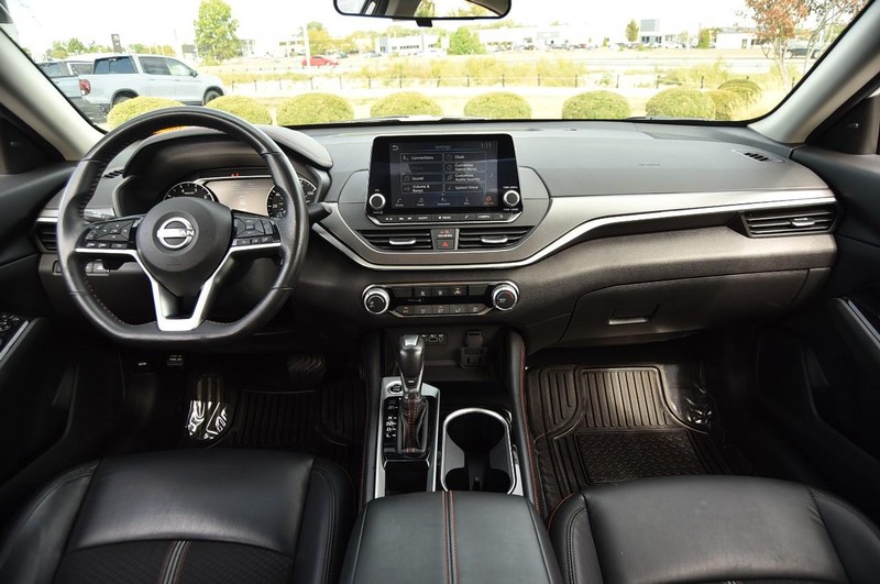 Nissan Altima Vehicle Image 07