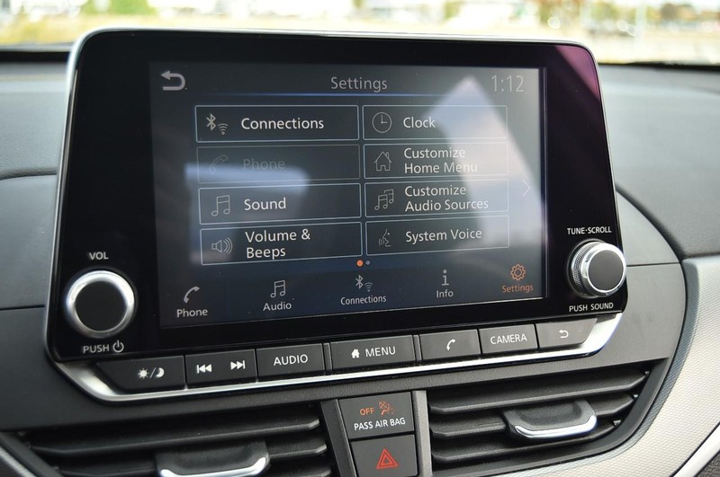 Nissan Altima Vehicle Image 13