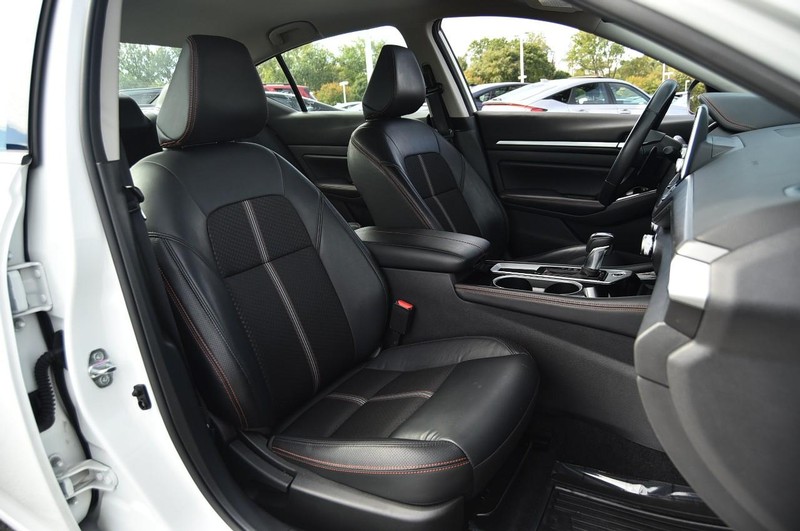 Nissan Altima Vehicle Image 19