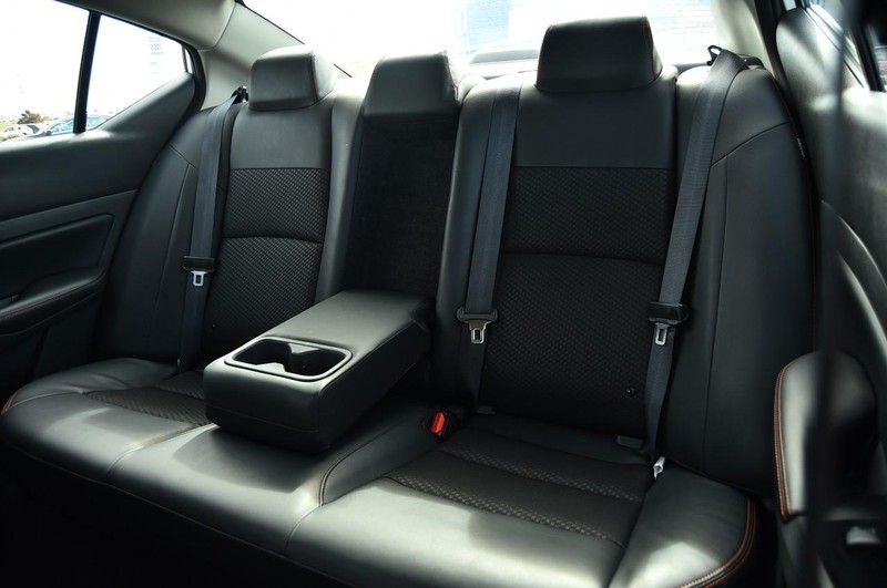 Nissan Altima Vehicle Image 20