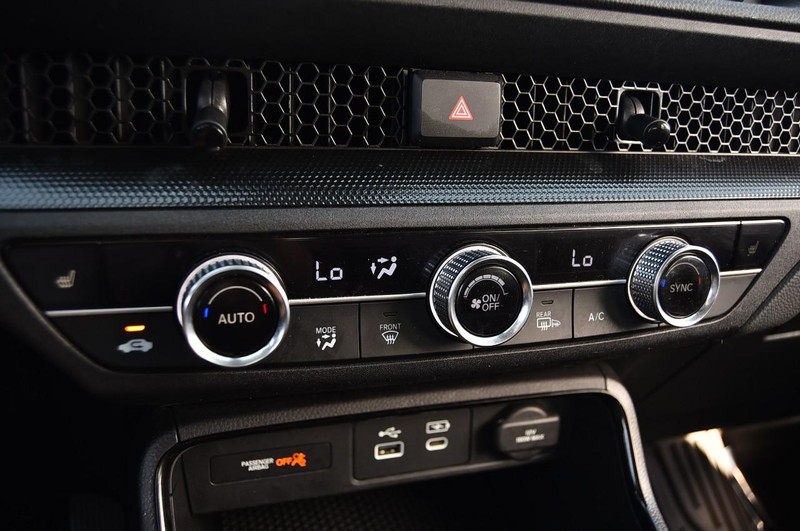 Honda CR-V Vehicle Image 16