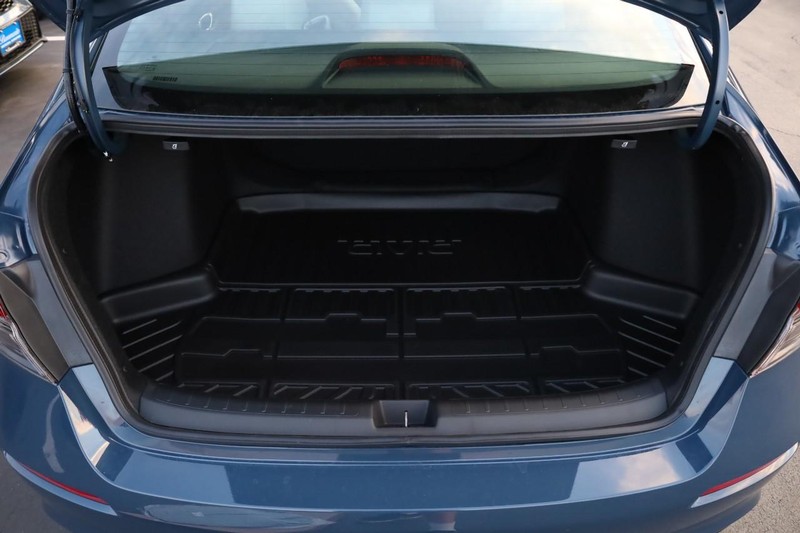 Honda Civic Sedan Hybrid Vehicle Full-screen Gallery Image 6