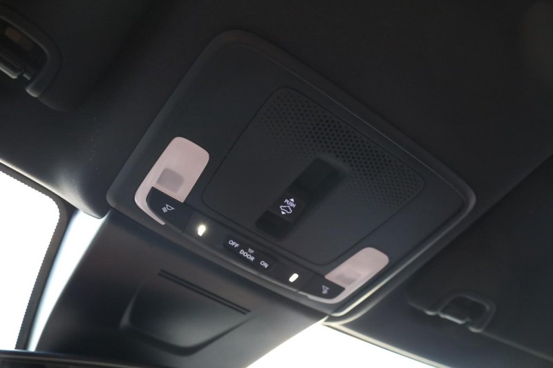 Honda Civic Sedan Hybrid Vehicle Full-screen Gallery Image 16